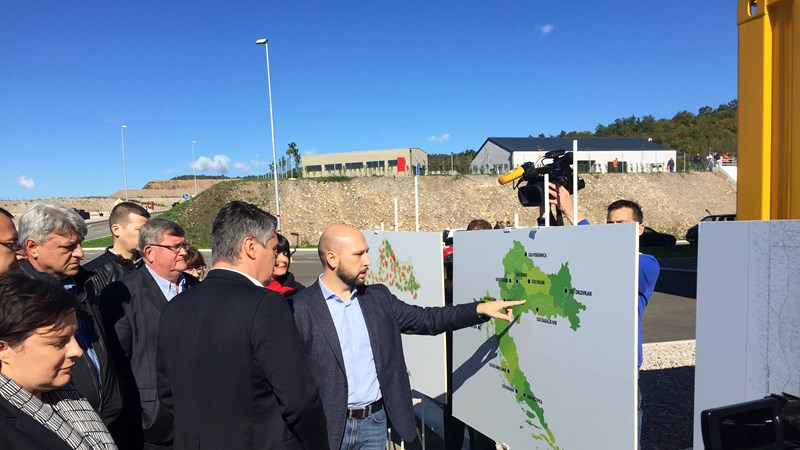 Predsjednik Vlade Milanović na gradilištu u Rijeci:  I ovdje se zna red i rad, tko radi, a tko farba tunele i građane